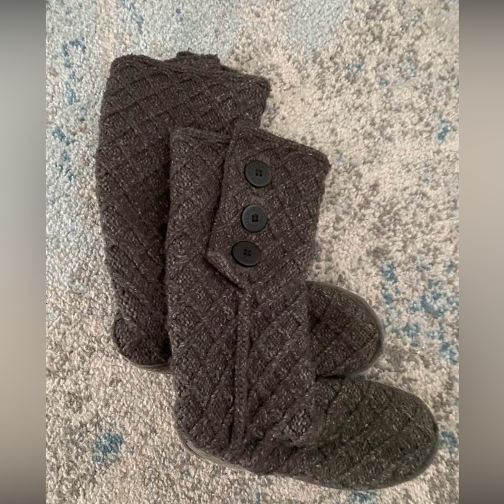 UGG Gray Knit Cuff Boots size 7